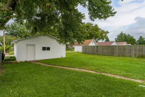 Exterior - 1920 32nd St, Moline, IL 61265 photo 5 of 5