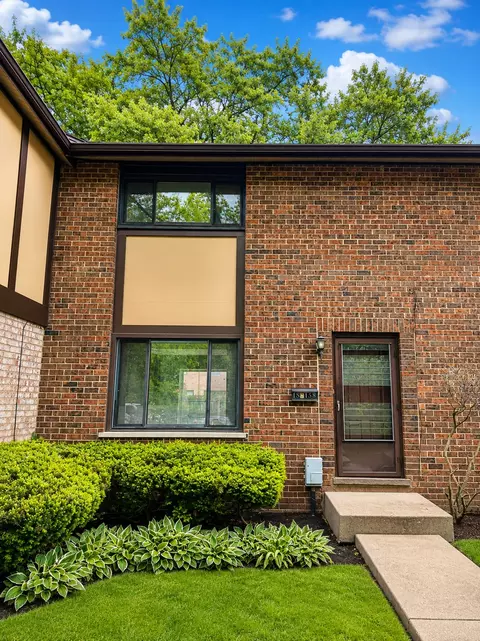 18 W158 16th St, Villa Park, IL 60181
