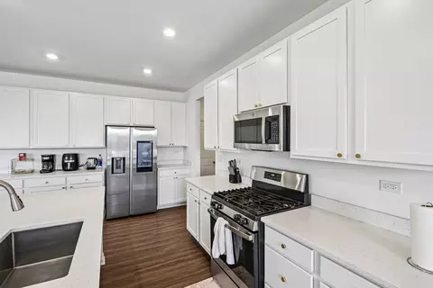 Kitchen - 16117 S Longcommon Ln, Plainfield, IL 60586 photo 6 of 6