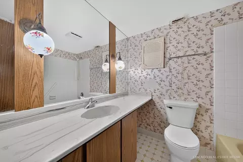 Bath - 18817 W Union Rd, Union, IL 60180 photo 1 of 2