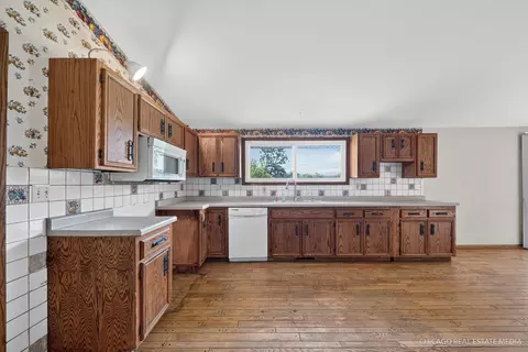 Kitchen - 18817 W Union Rd, Union, IL 60180 photo 2 of 4