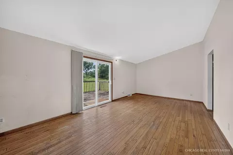 Living - 18817 W Union Rd, Union, IL 60180 photo 5 of 6