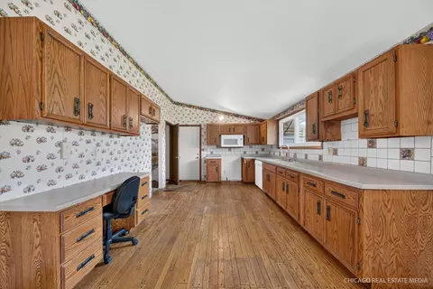 Kitchen - 18817 W Union Rd, Union, IL 60180 photo 4 of 4