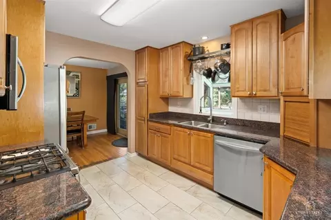 Kitchen - 100 S Wisconsin Ave, Addison, IL 60101 photo 2 of 2