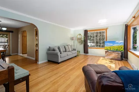 Living - 100 S Wisconsin Ave, Addison, IL 60101 photo 1 of 2