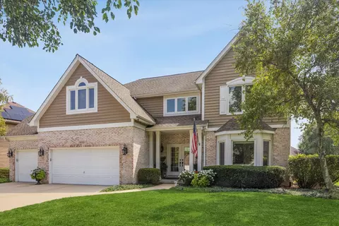 1400 Monarch Cir, Naperville, IL 60564