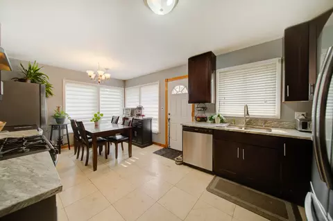 Kitchen - 513 W Willow Gln, Addison, IL 60101 photo 5 of 5