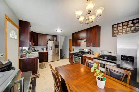 Kitchen - 513 W Willow Gln, Addison, IL 60101 photo 3 of 5