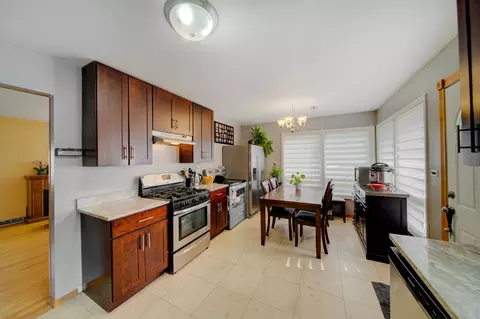 Kitchen - 513 W Willow Gln, Addison, IL 60101 photo 1 of 5