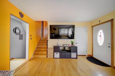 Entry Way - 513 W Willow Gln, Addison, IL 60101 photo 1 of 2