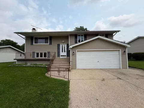 437 S Braintree Dr, Schaumburg, IL 60193