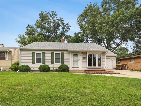 1407 Vassar Rd, Rockford, IL 61103