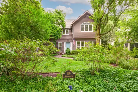 770 Northmoor Rd, Lake Forest, IL 60045