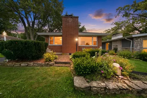 39181 N Cedar Crest Dr #1, Lake Villa, IL 60046