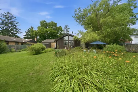 Exterior - 567 Happ Rd, Northfield, IL 60093 photo 6 of 7