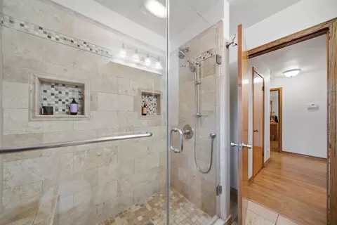 Bath - 567 Happ Rd, Northfield, IL 60093 photo 3 of 4