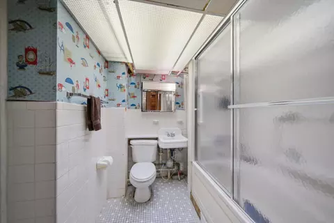 Bath - 567 Happ Rd, Northfield, IL 60093 photo 4 of 4