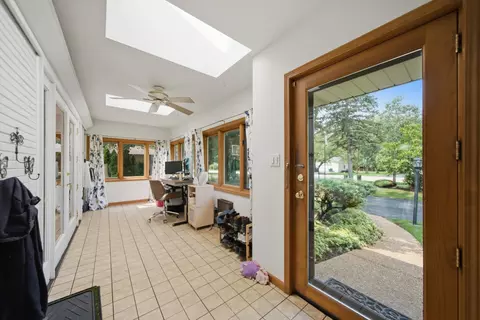 Exterior - 567 Happ Rd, Northfield, IL 60093 photo 4 of 7