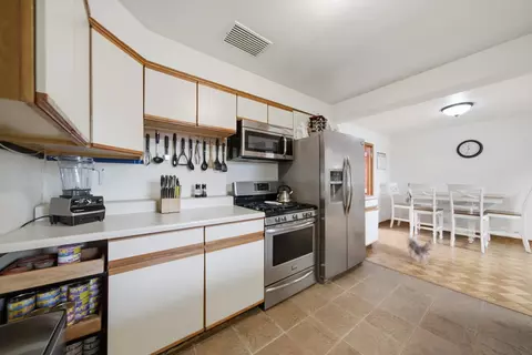 Kitchen - 567 Happ Rd, Northfield, IL 60093 photo 4 of 5