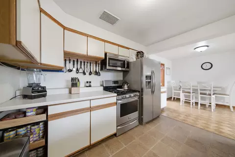 Kitchen - 567 Happ Rd, Northfield, IL 60093 photo 5 of 5