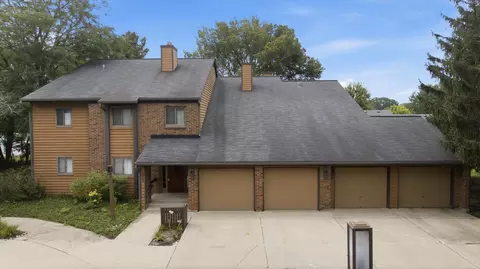 Exterior - 650 Waverly Dr #D, Elgin, IL 60120 photo 8 of 9