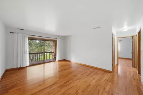 Living - 650 Waverly Dr #D, Elgin, IL 60120 photo 1 of 2
