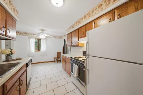 Kitchen - 650 Waverly Dr #D, Elgin, IL 60120 photo 3 of 5
