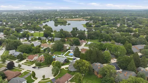 View/Area - 650 Waverly Dr #D, Elgin, IL 60120 photo 3 of 4