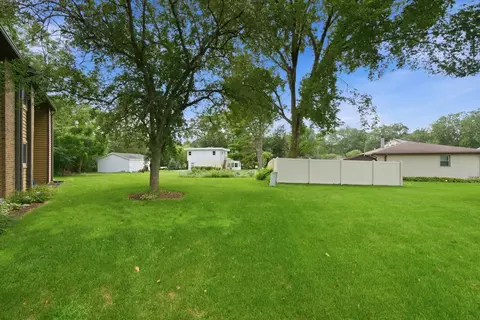 Exterior - 650 Waverly Dr #D, Elgin, IL 60120 photo 9 of 9
