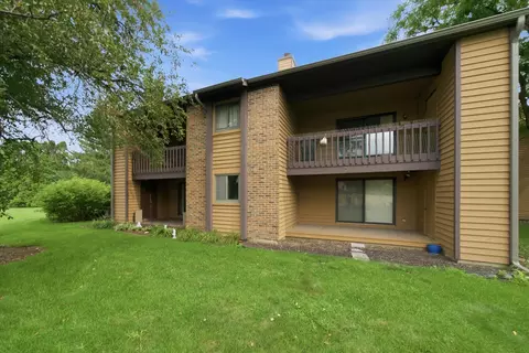 Exterior - 650 Waverly Dr #D, Elgin, IL 60120 photo 7 of 9