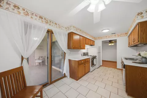 Kitchen - 650 Waverly Dr #D, Elgin, IL 60120 photo 2 of 5