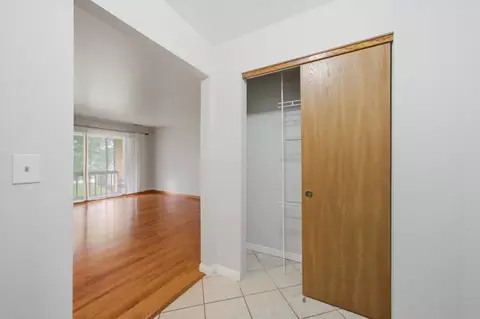 Entry Way - 650 Waverly Dr #D, Elgin, IL 60120 photo 1 of 1