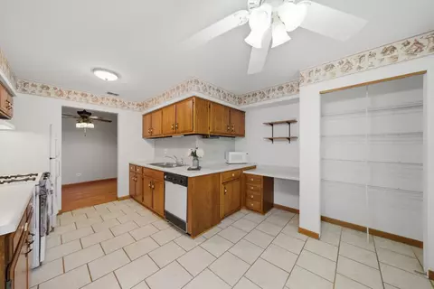 Kitchen - 650 Waverly Dr #D, Elgin, IL 60120 photo 1 of 5