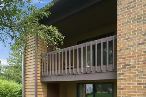 Exterior - 650 Waverly Dr #D, Elgin, IL 60120 photo 6 of 9