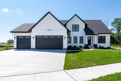 7055 Ironwood Ct, Bettendorf, IA 52722