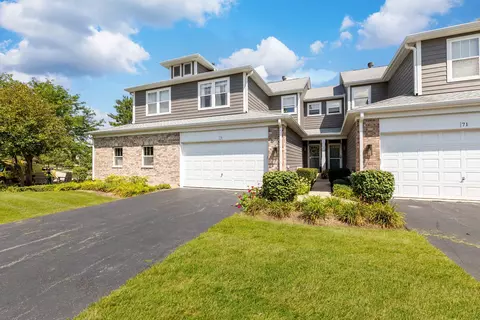 73 Woodview Dr, Glen Ellyn, IL 60137