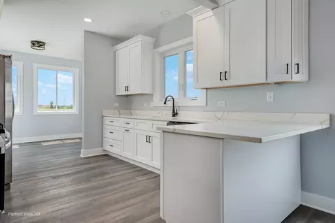 Kitchen - 2080 Waters Edge Dr, Minooka, IL 60447 photo 2 of 2