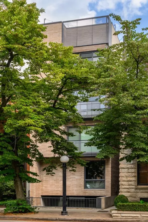 530 W Dickens Ave #401, Chicago, IL 60614