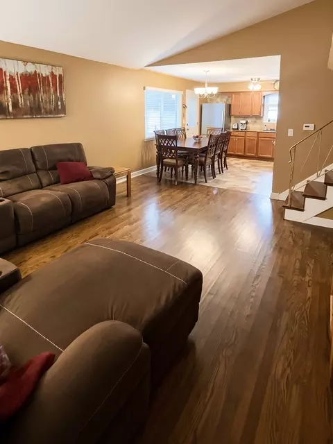 Living - 116 N May St, Addison, IL 60101 photo 2 of 3