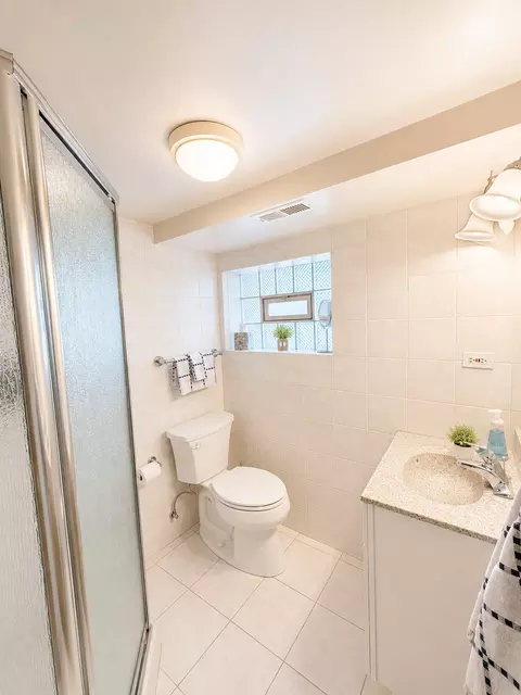 Bath - 116 N May St, Addison, IL 60101 photo 2 of 2