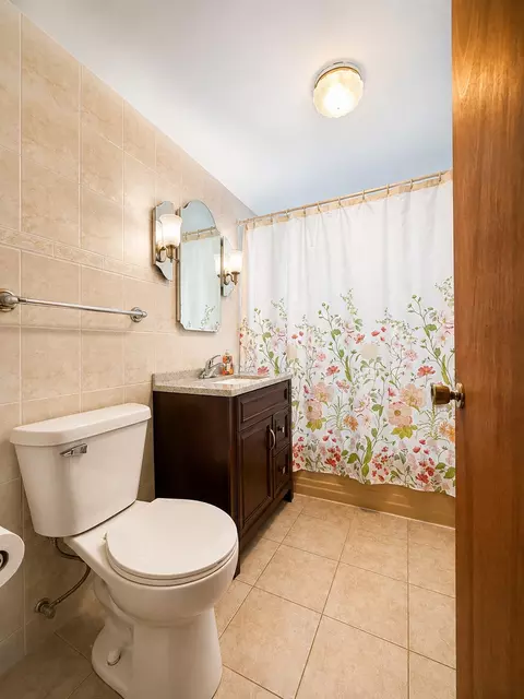 Bath - 116 N May St, Addison, IL 60101 photo 1 of 2