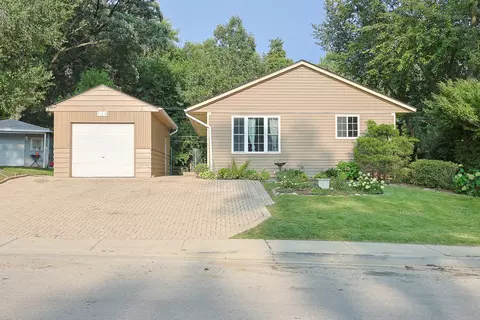 716 Navajo Dr, Carpentersville, IL 60110