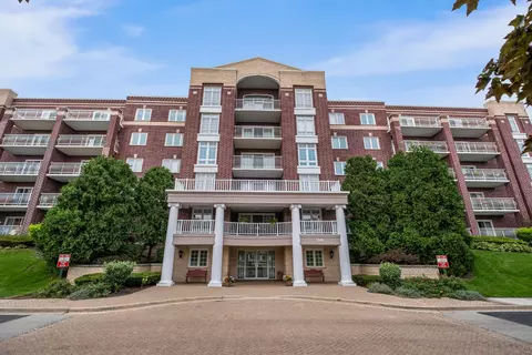 7081 W Touhy Ave #607, Niles, IL 60714