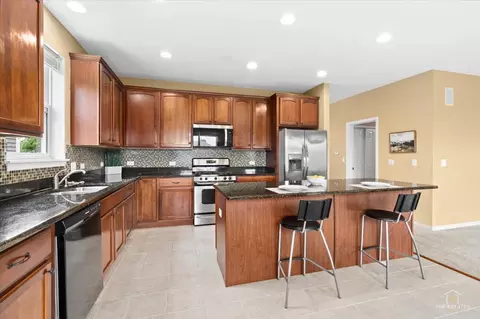 Kitchen - 3051 Bridgeham St, Elgin, IL 60124 photo 3 of 5