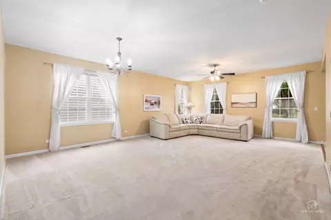 Living - 3051 Bridgeham St, Elgin, IL 60124 photo 2 of 5