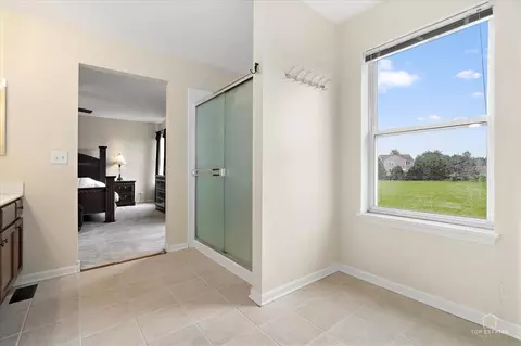 Bath - 3051 Bridgeham St, Elgin, IL 60124 photo 2 of 2