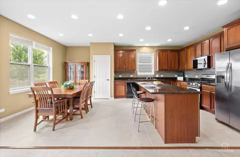 Kitchen - 3051 Bridgeham St, Elgin, IL 60124 photo 1 of 5
