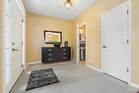 Entry Way - 3051 Bridgeham St, Elgin, IL 60124 photo 1 of 3
