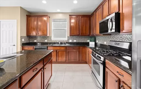 Kitchen - 3051 Bridgeham St, Elgin, IL 60124 photo 4 of 5