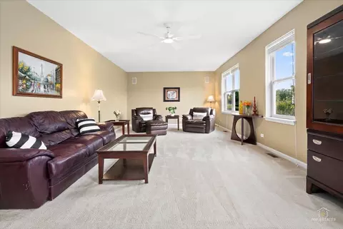 Living - 3051 Bridgeham St, Elgin, IL 60124 photo 4 of 5